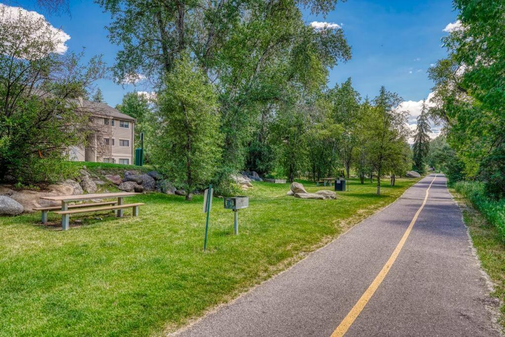Riverfront Family-Friendly Condo Avon Dış mekan fotoğraf
